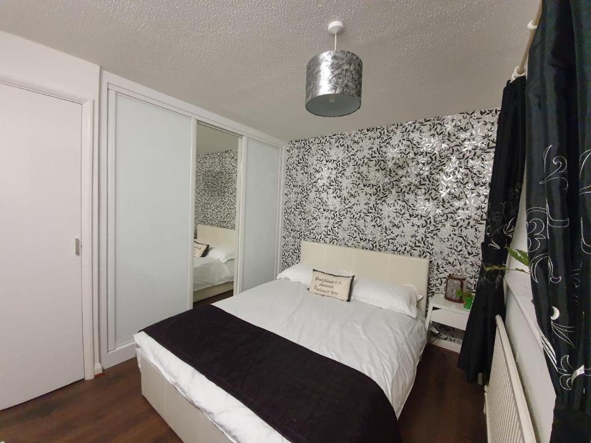 Lovely Homes Aylesbury  Bagian luar foto